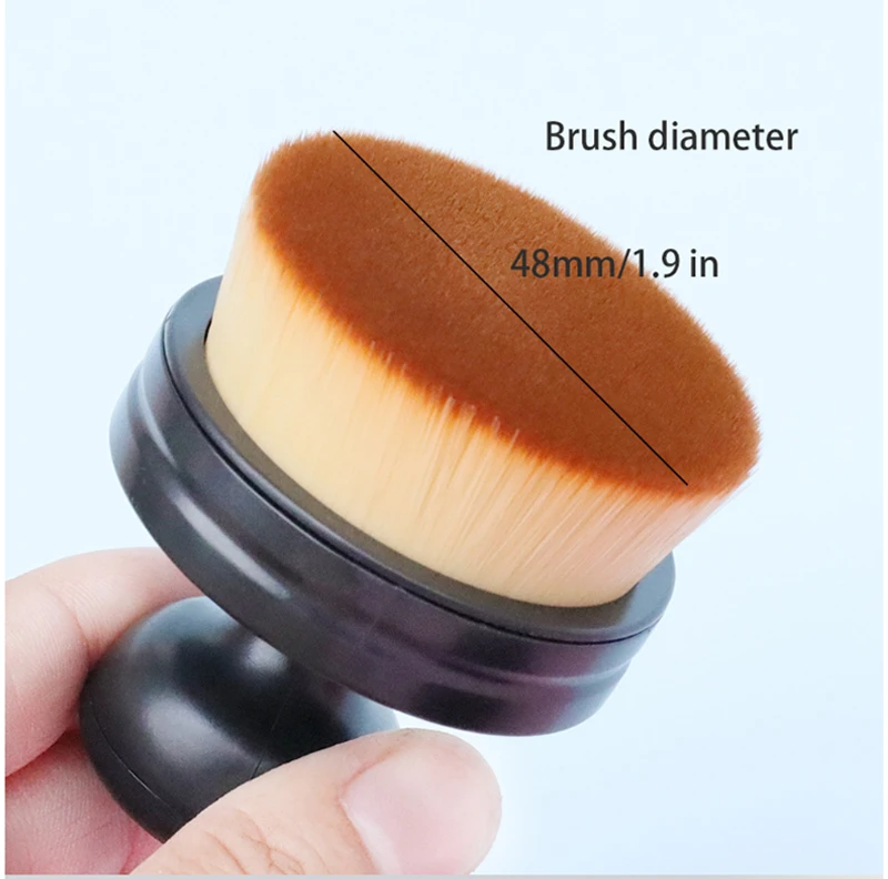 Foundation brush with storage case